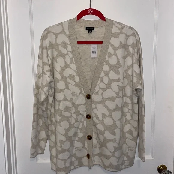 Ann Taylor Factory V-Neck Cream Leopard cotton blend cardigan. EUC - Picture 1 of 5